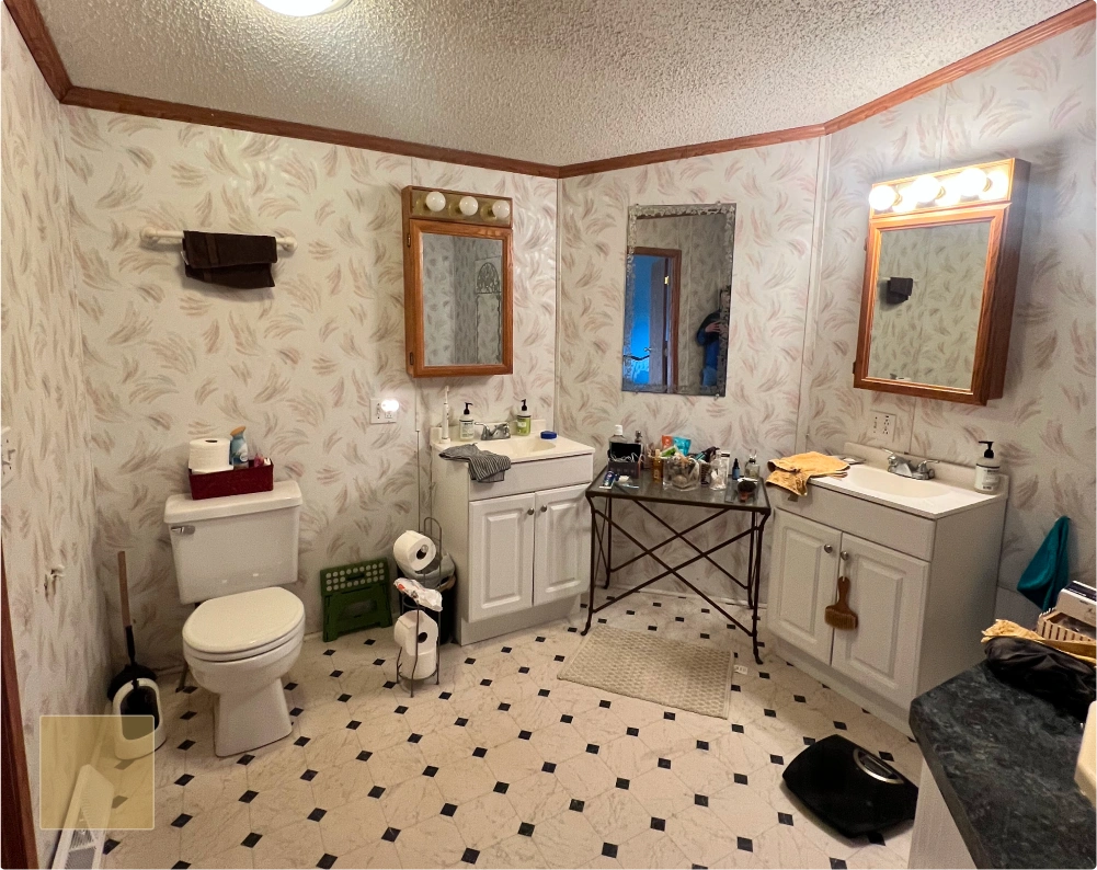 Spacious bathroom with floral wallpaper